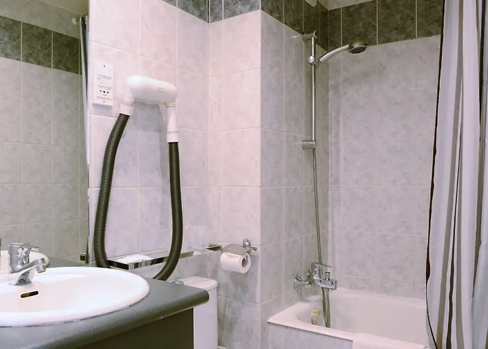 オテル ピエール ニコール 2* パリ