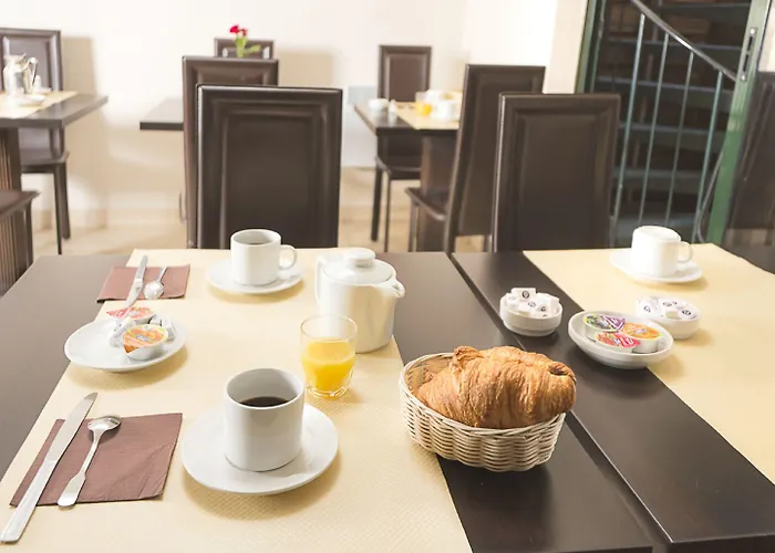 オテル ピエール ニコール 2* パリ