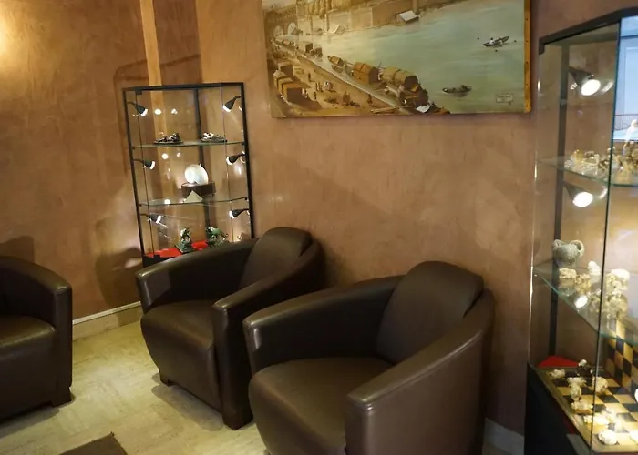 オテル ピエール ニコール 2* パリ