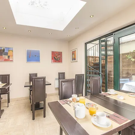 Pierre Nicole Hotel 2*