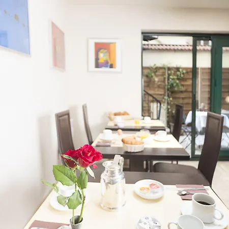 Pierre Nicole Hotel 2*