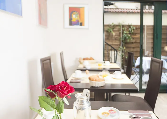 Pierre Nicole Hotel 2*